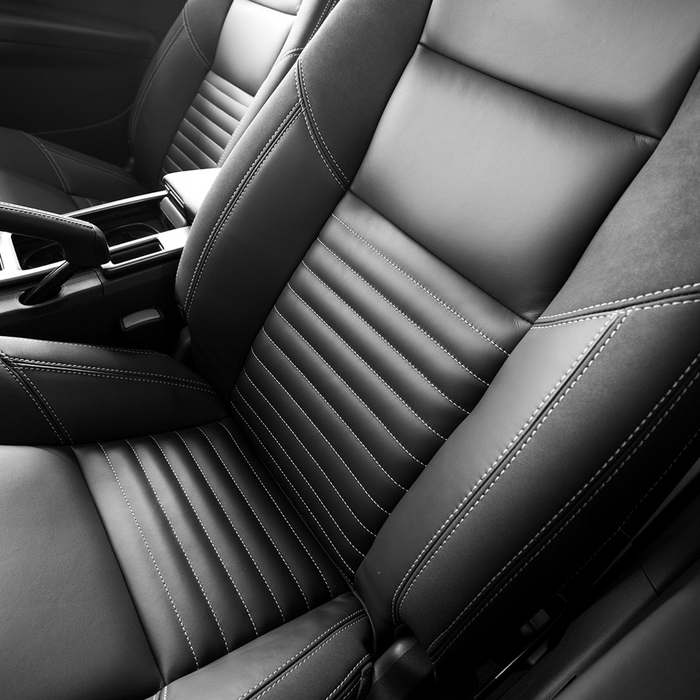 Autoleder richtig pflegen – So bleiben deine Sitze wie neu